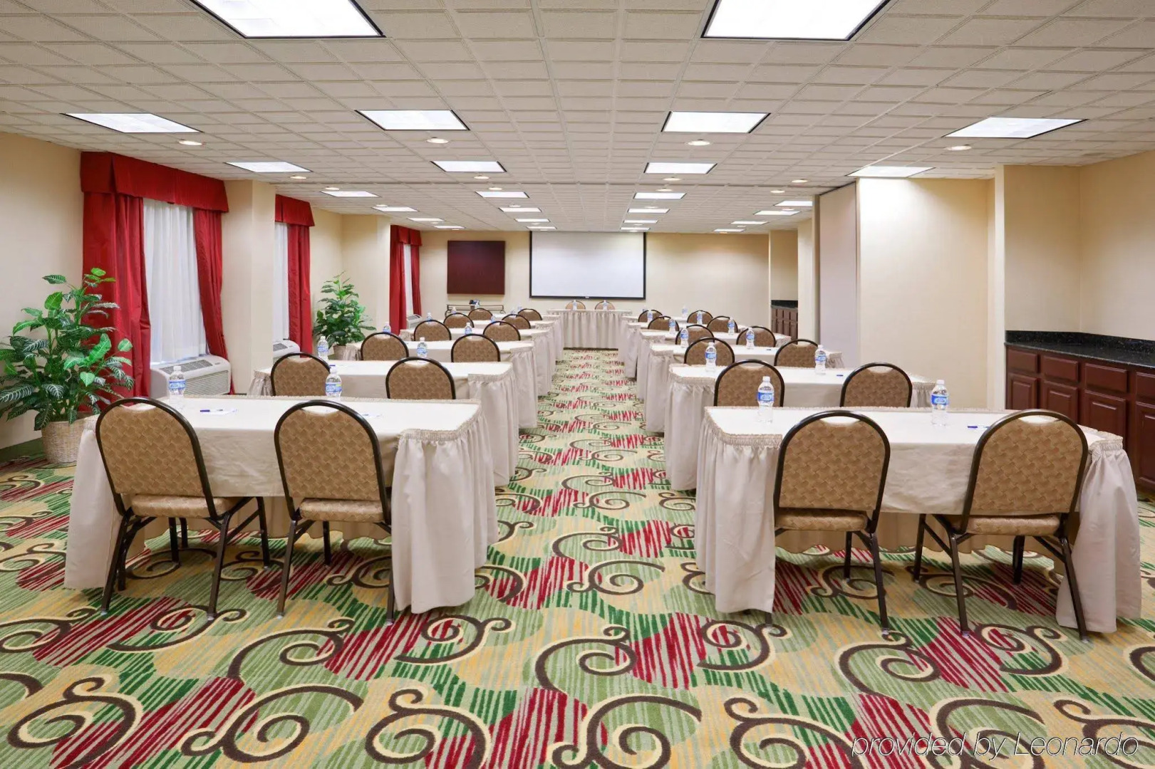 Holiday Inn Express Hotel & Suites Cleveland-Streetsboro by IHG