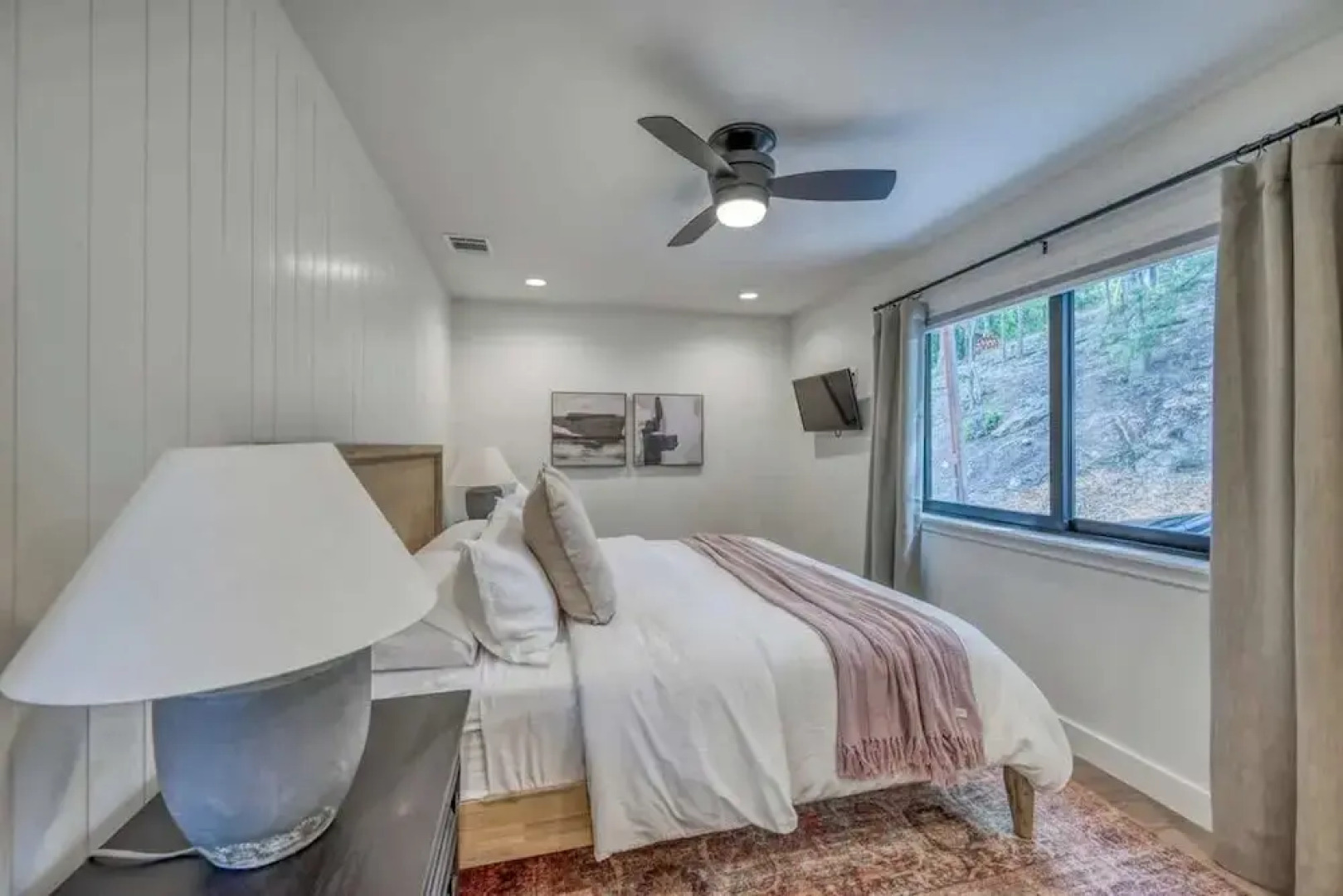 Luxury Riverfront Villa With Firepit & Gameroom!