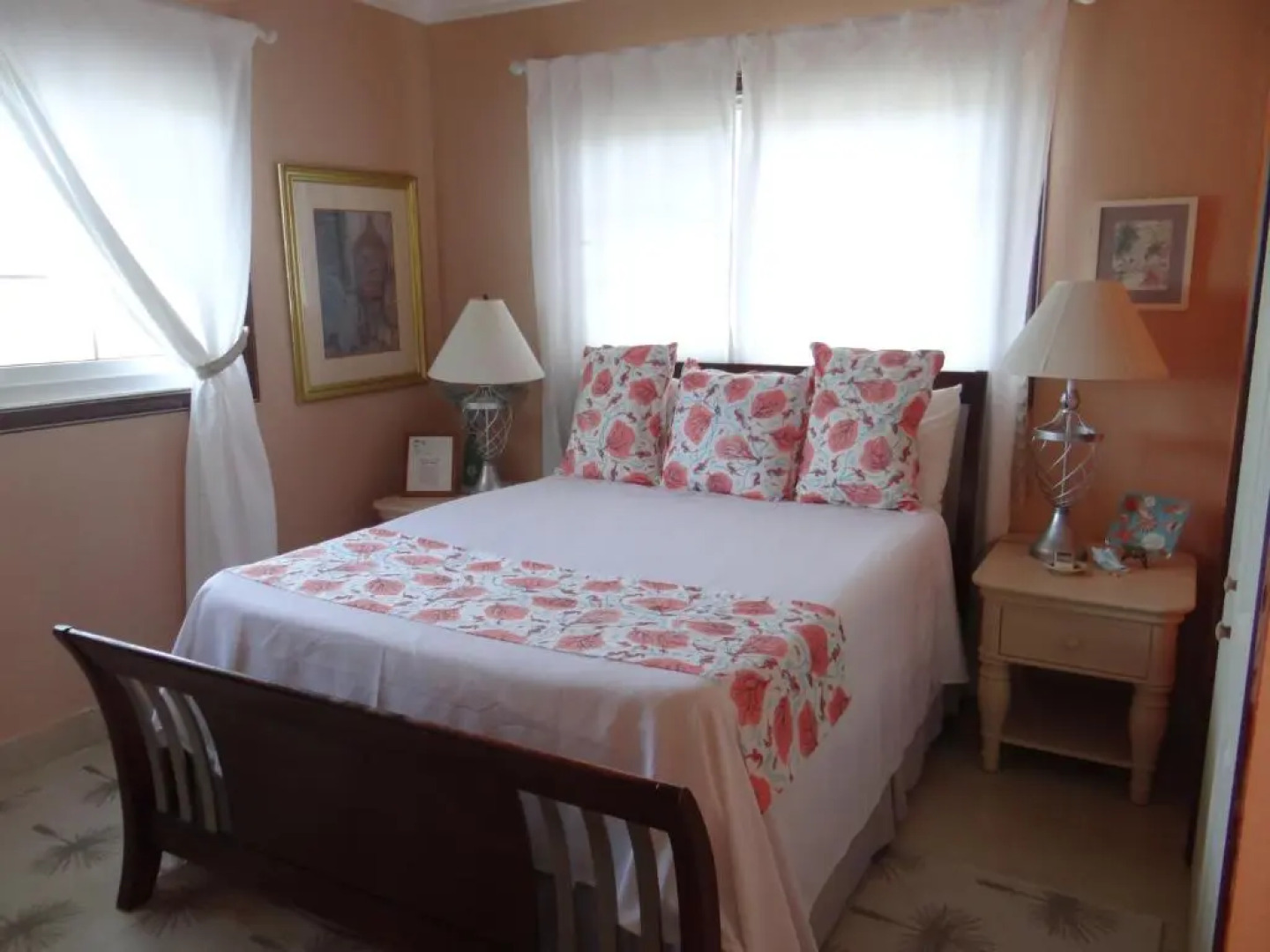 Rollezz Villas Beach Resort