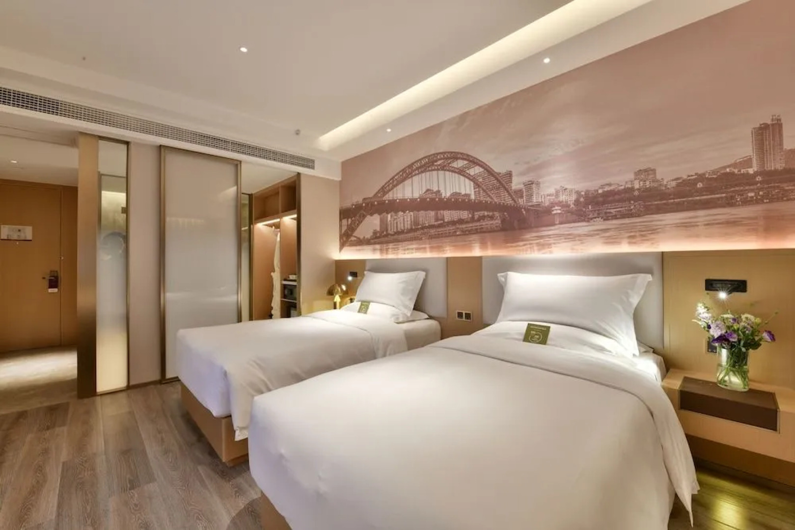 Mercure Yibin Port