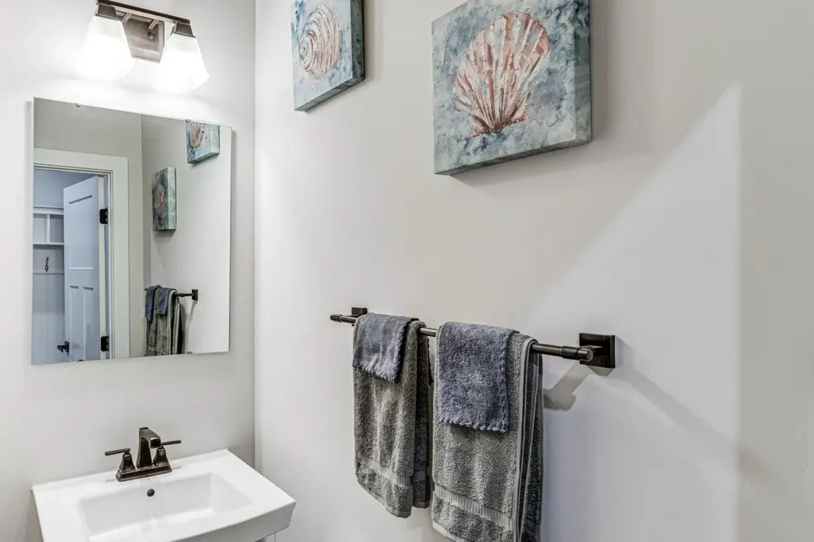 Bright Plainfield Home ~ 14 Mi to Indianapolis!