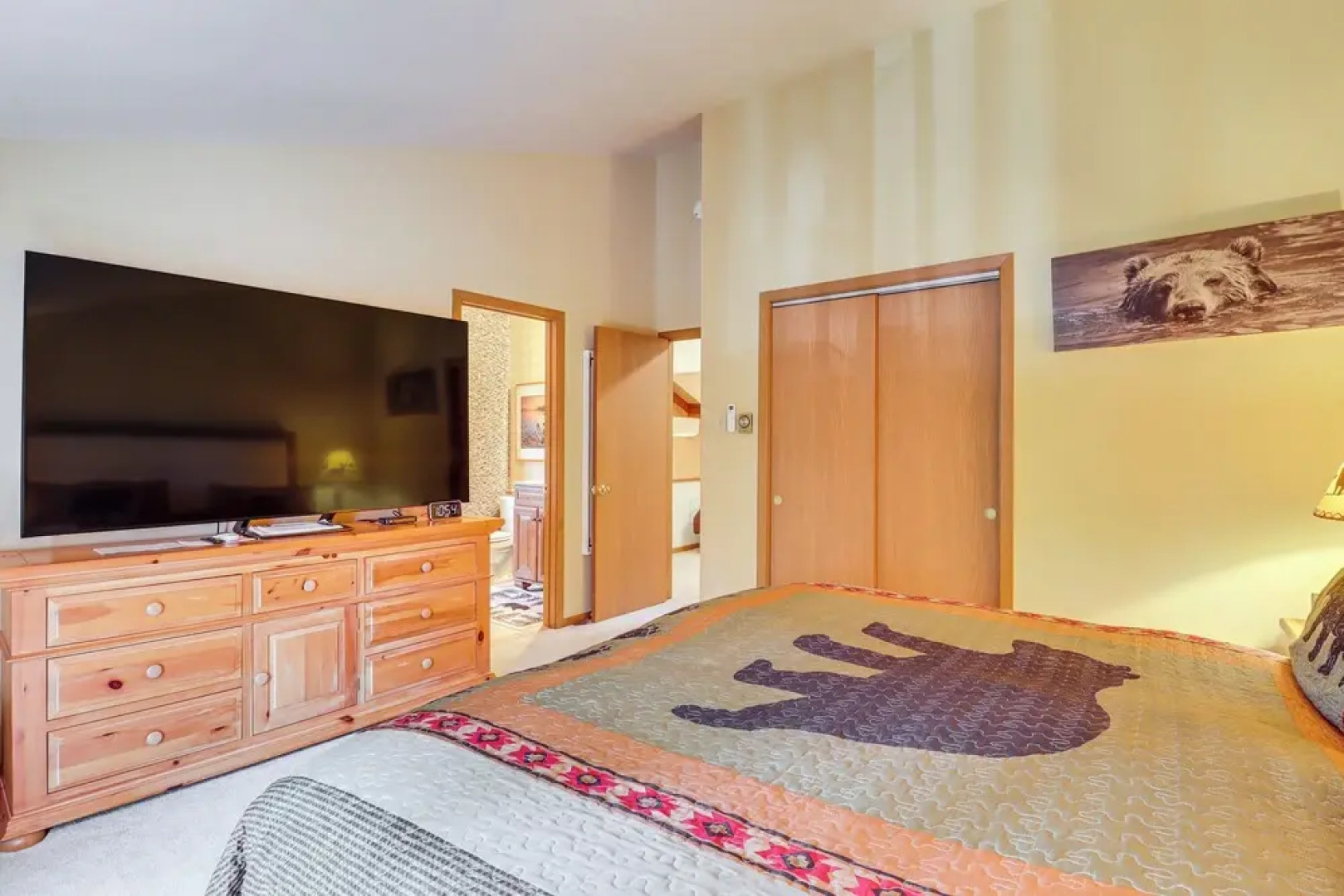 Walk to Restaurants: Lake Harmony Townhome!