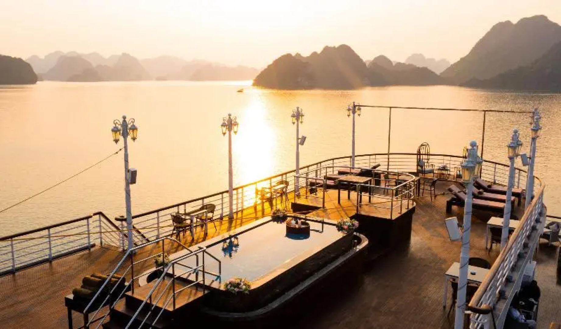 Paradise Grand Cruise Lan Ha Bay