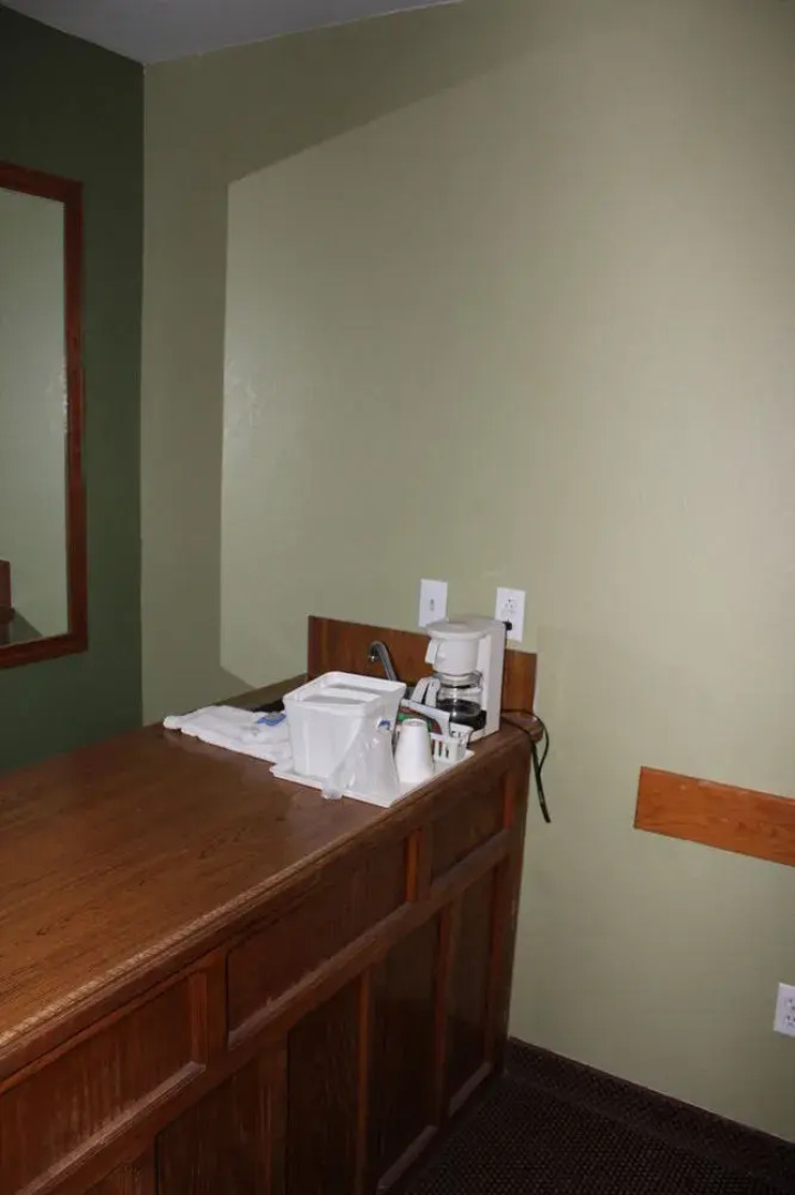 Oak Hill Inn & Suites