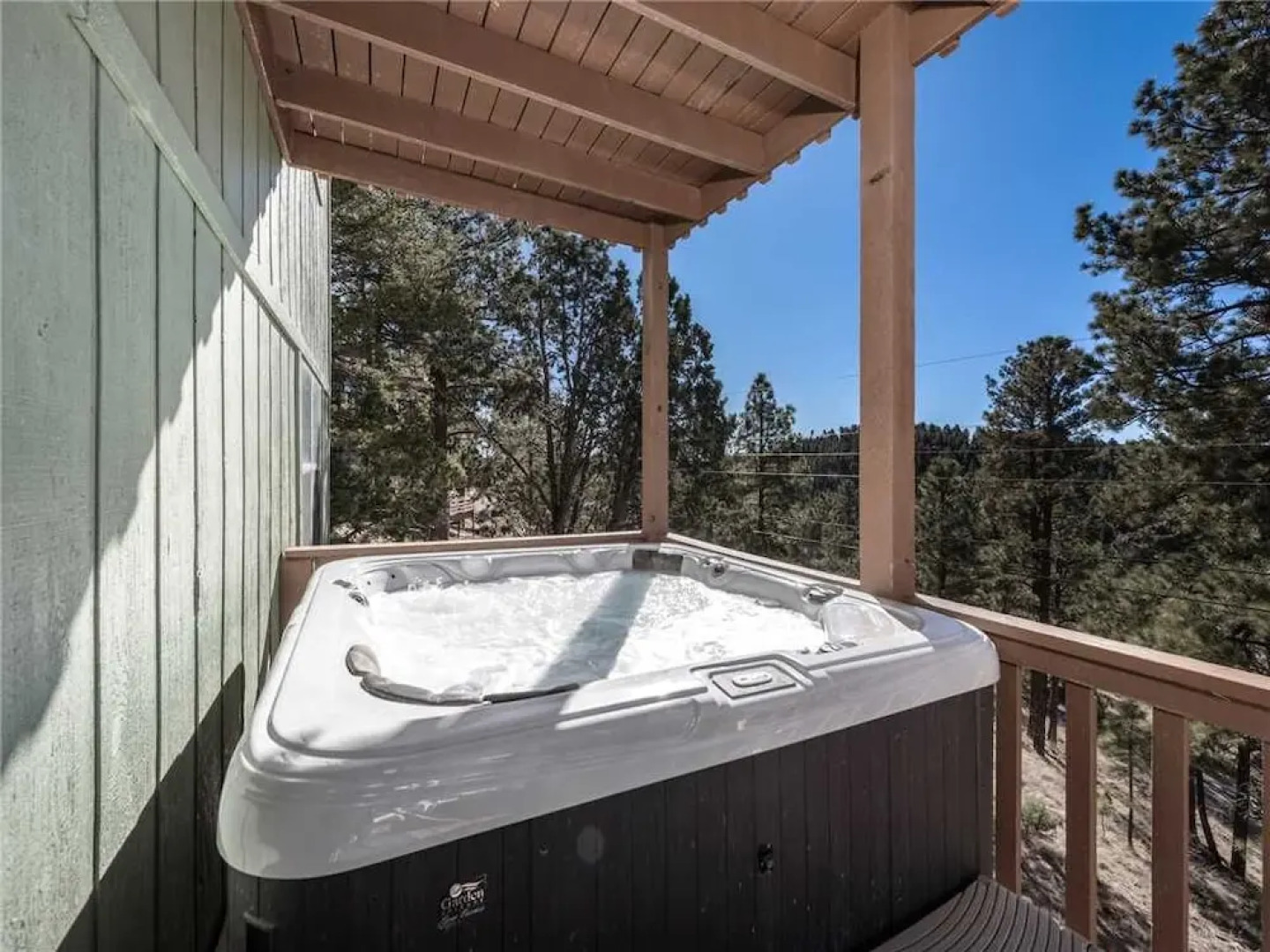 Sierra Lake Vista - Four Bedroom Cabin with Hot Tub