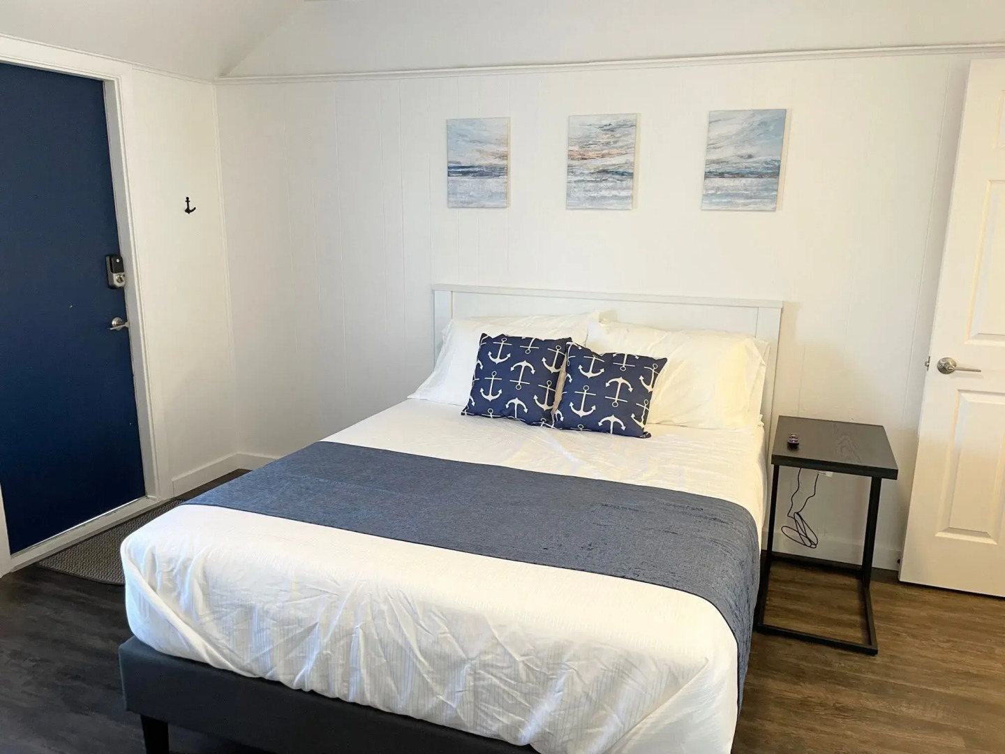 Anchor Bay Inn and Suites