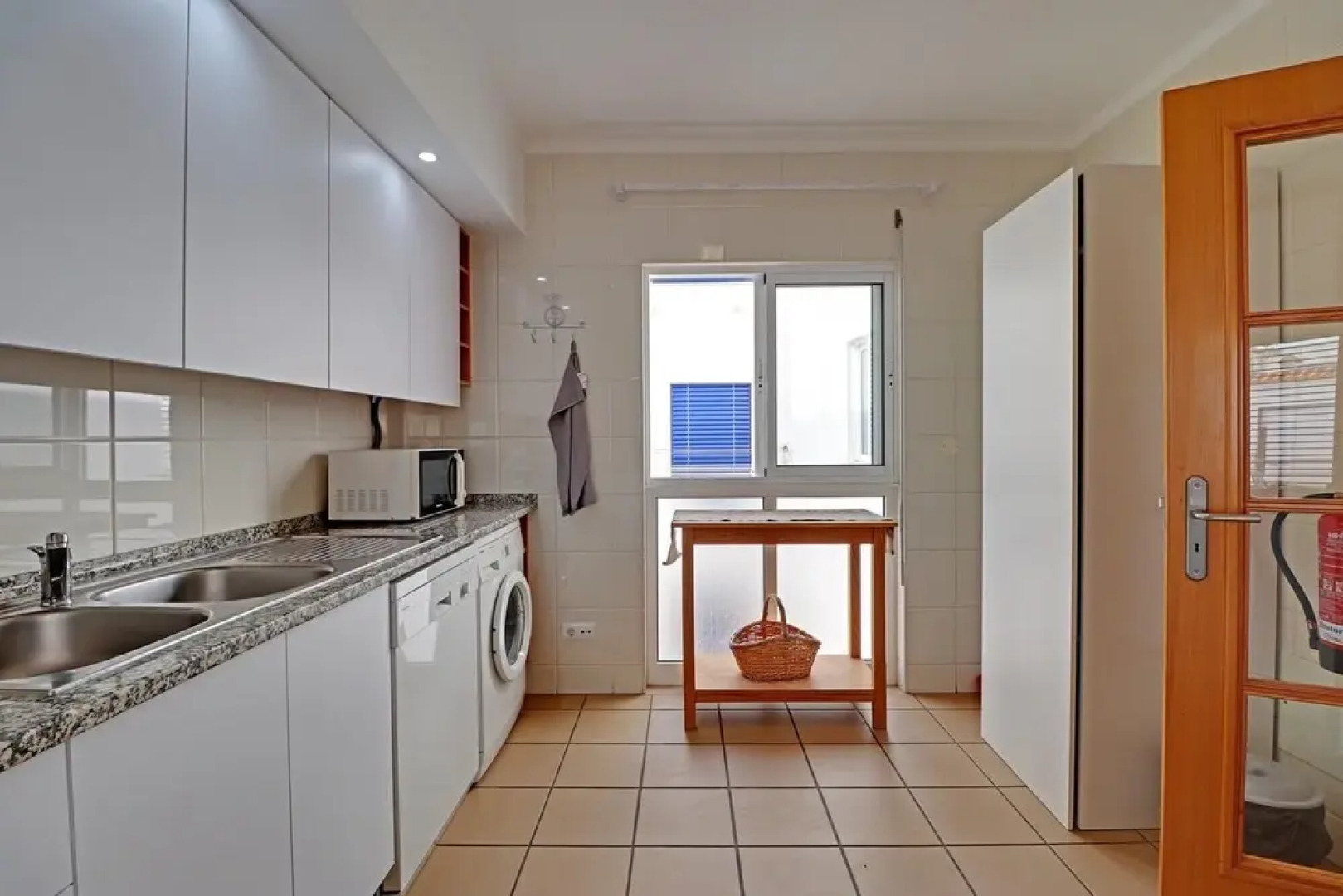 Monte Gordo Downtown by Homing