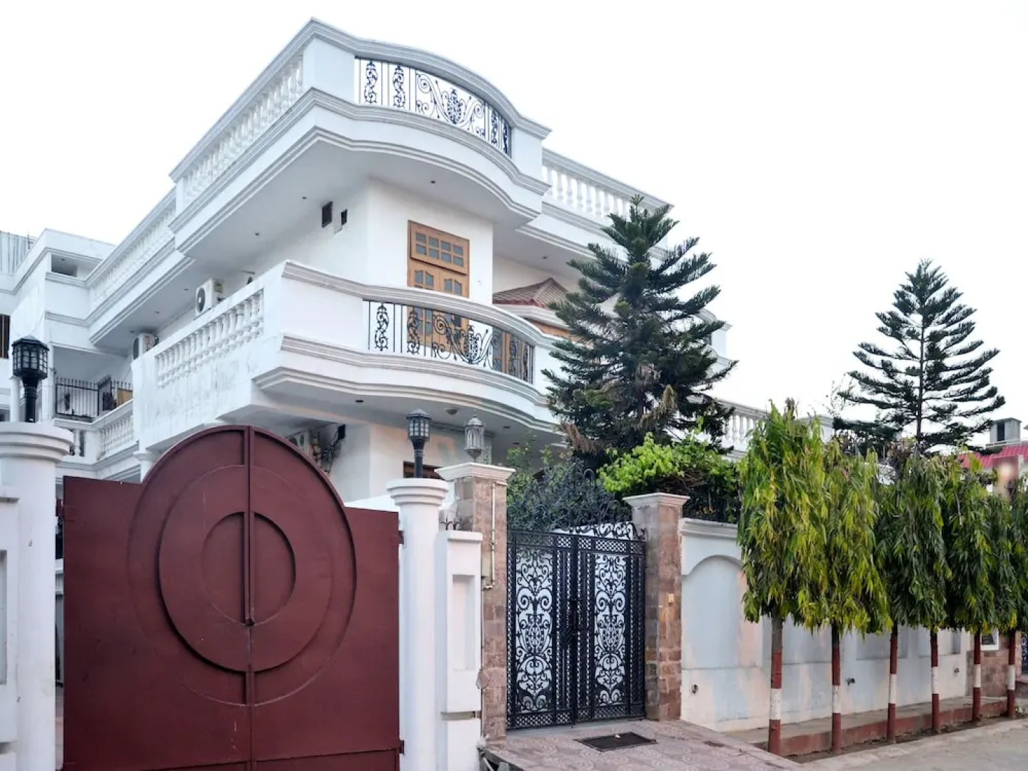 OYO Rooms Vishal Khand 4