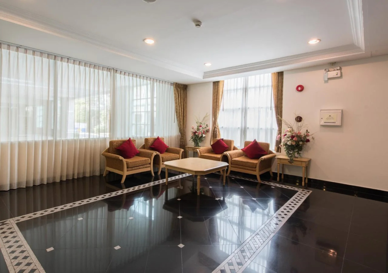 Romance Hotel Srinakarin