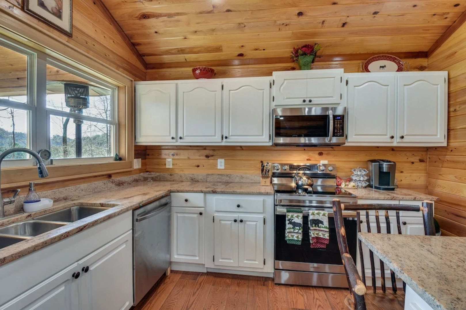 Mountain-view Cabin ~ 2 Mi to Downtown Clayton!