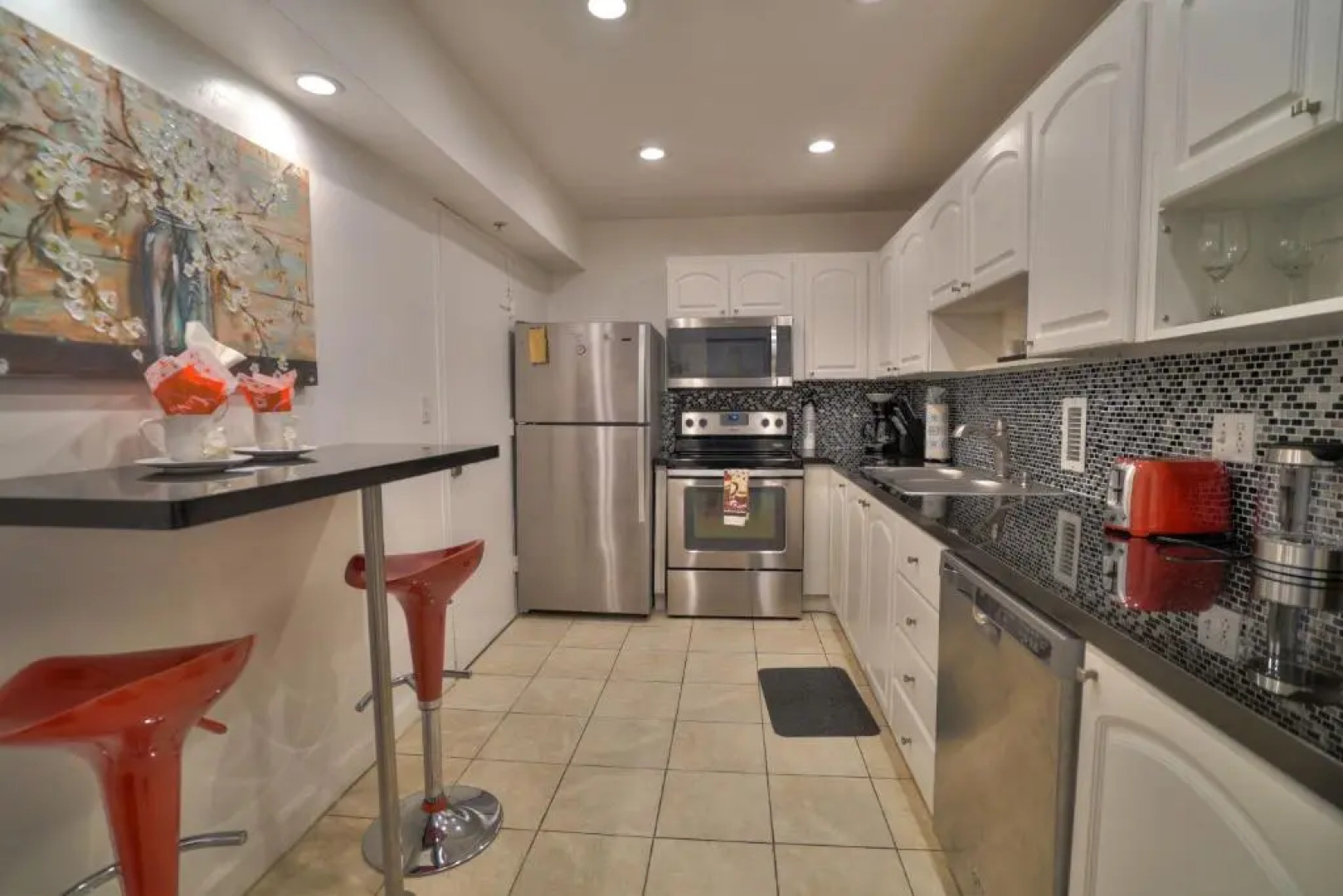 Hollywood Apartment by the Sea