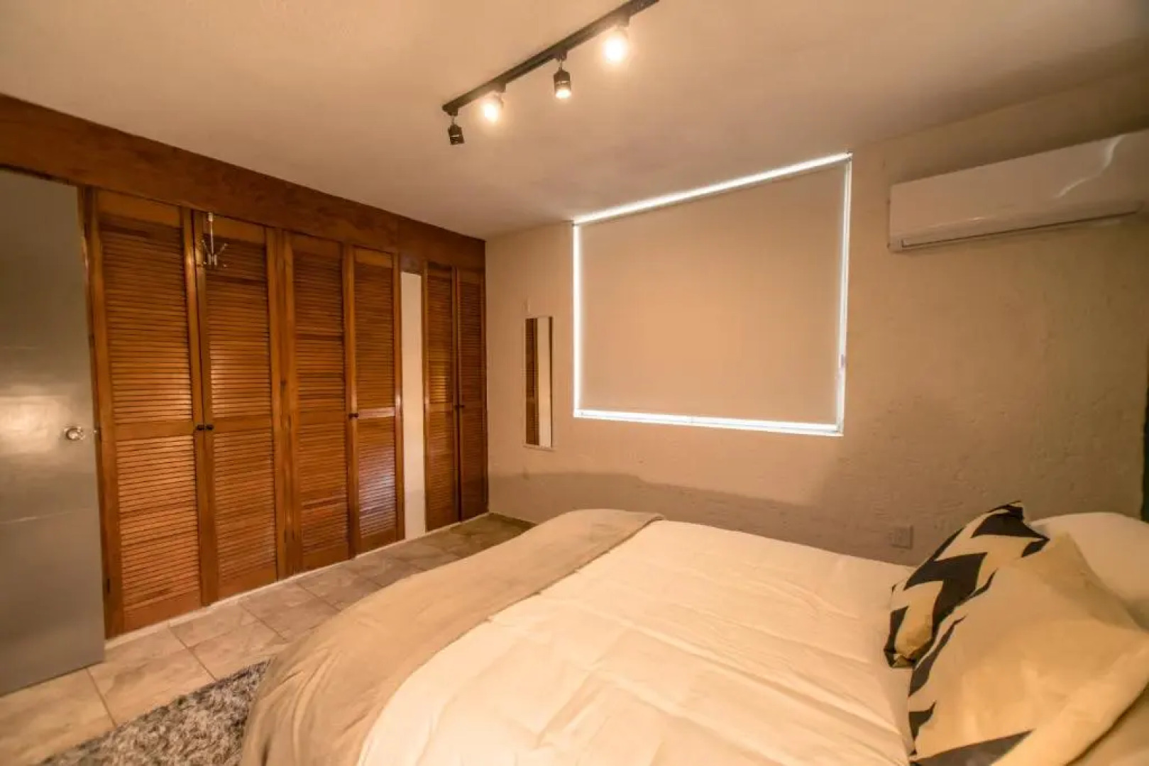 Depto. Hangar 4 col. Unidad Nacional Plaza Jalisco.