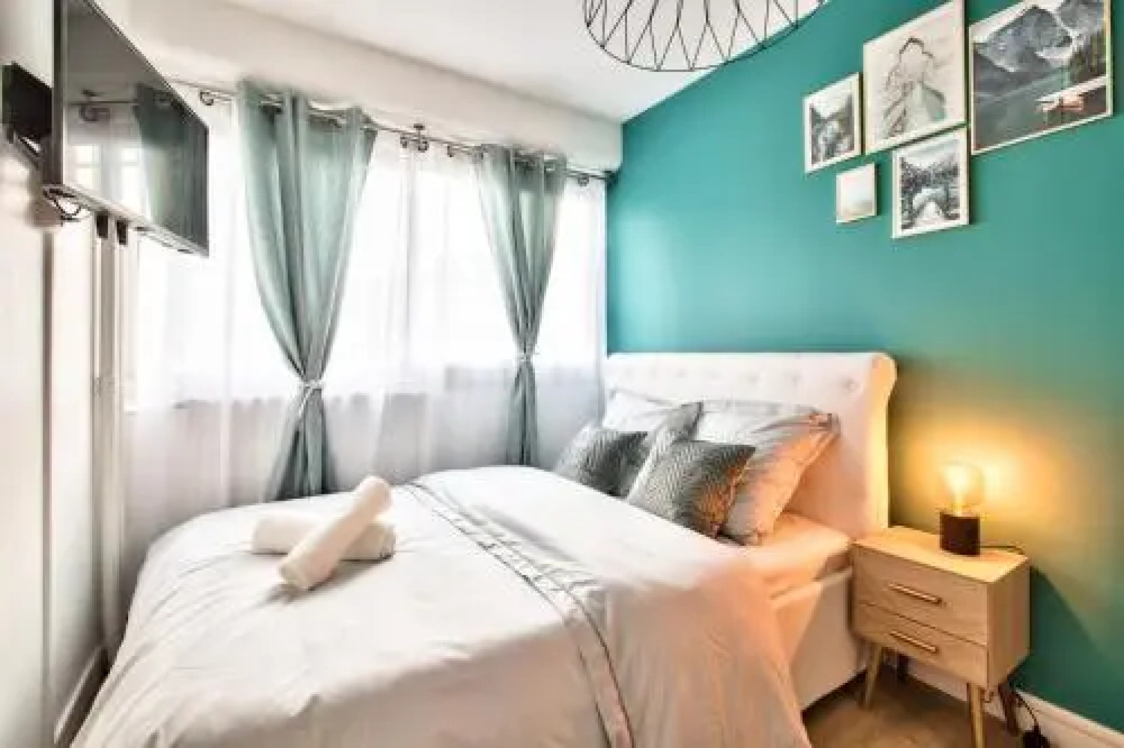 Chic And Spacious Apart With Parking