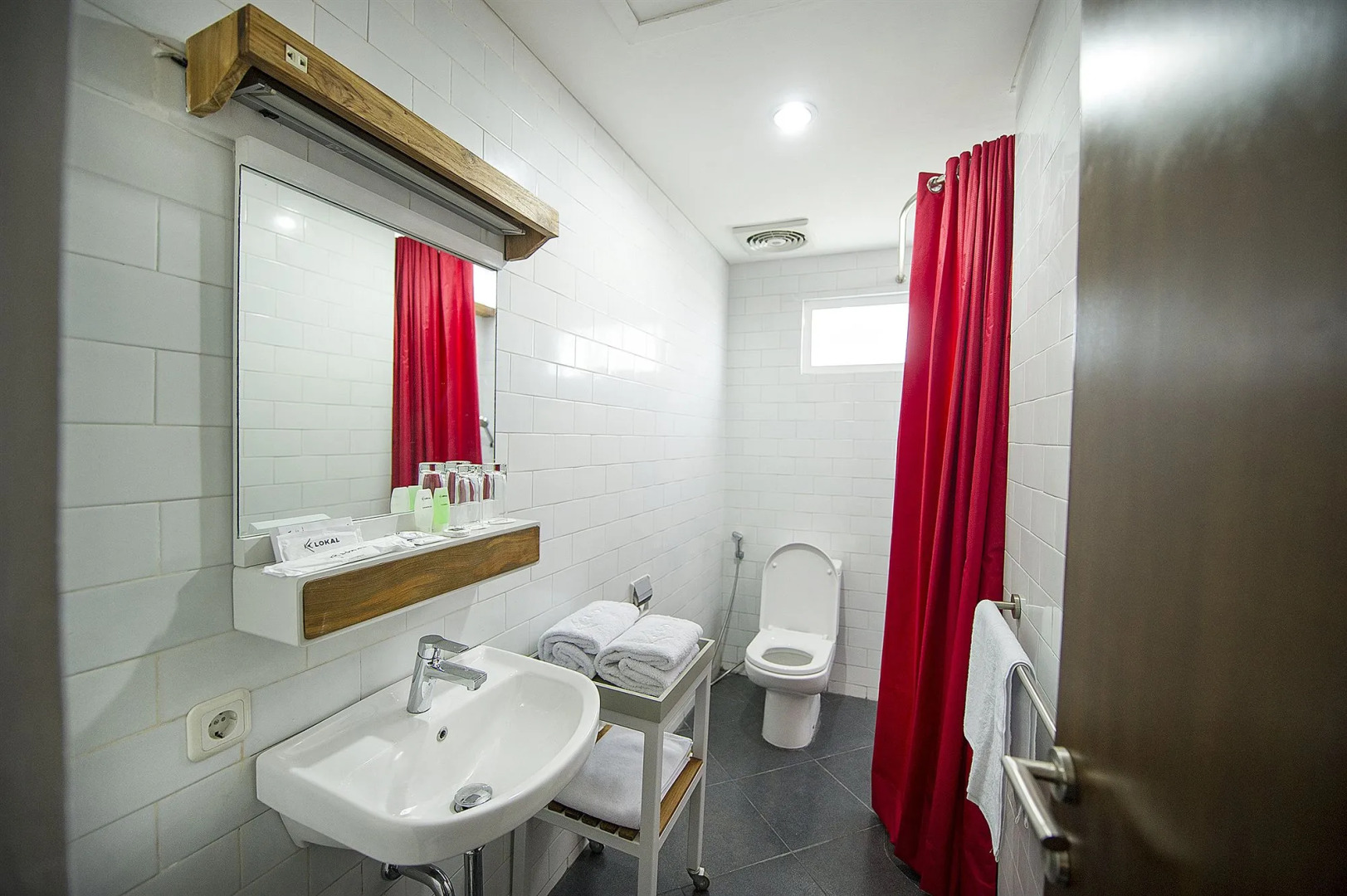 Lokal Hotel & Restaurant