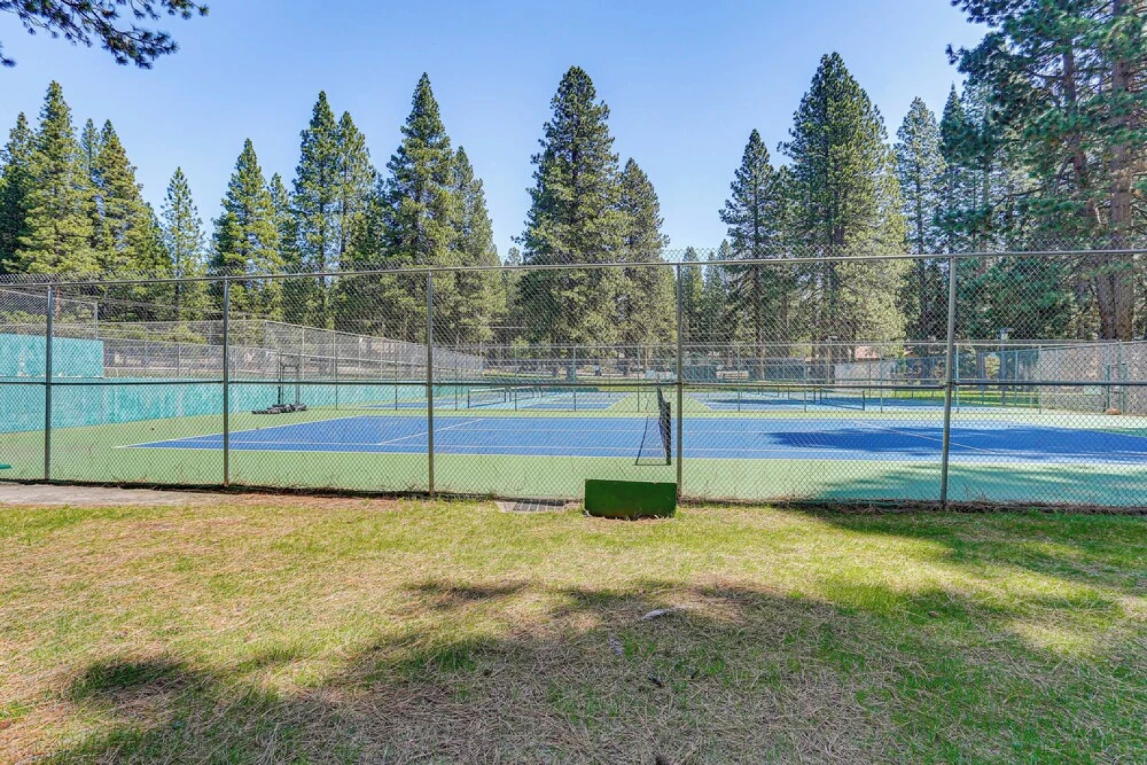 Spacious Retreat w/ Backyard: 1 Mi to Lake Almanor