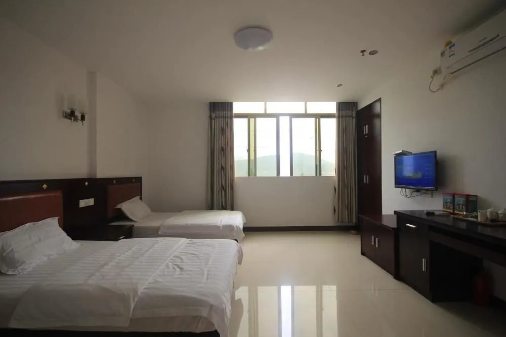 Yangjing Hailing Island Longhao Hotel