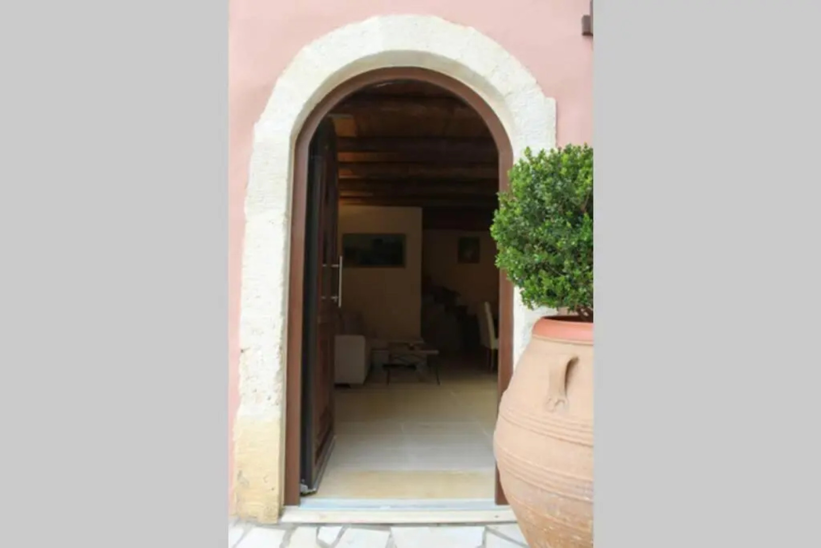 Stone Villa with swimming pool-BBQ!