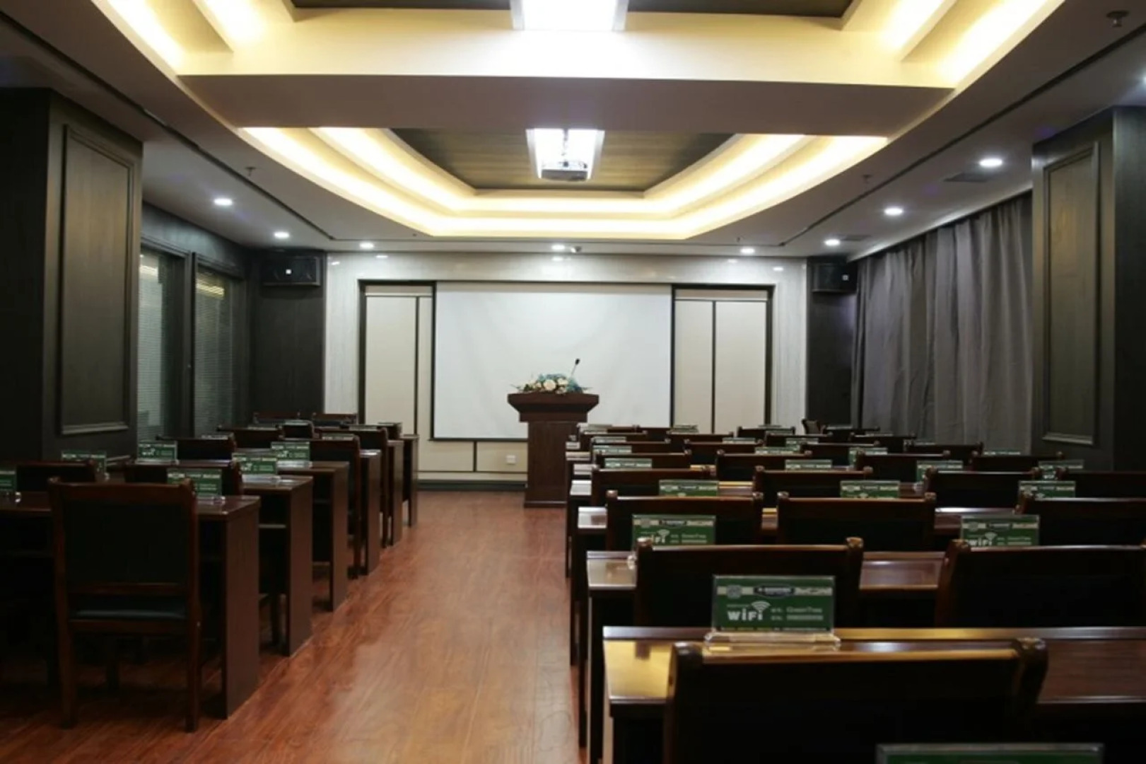 GreenTree Inn LiaoYuan Longshan District Train station Longjihuadian Hotel_