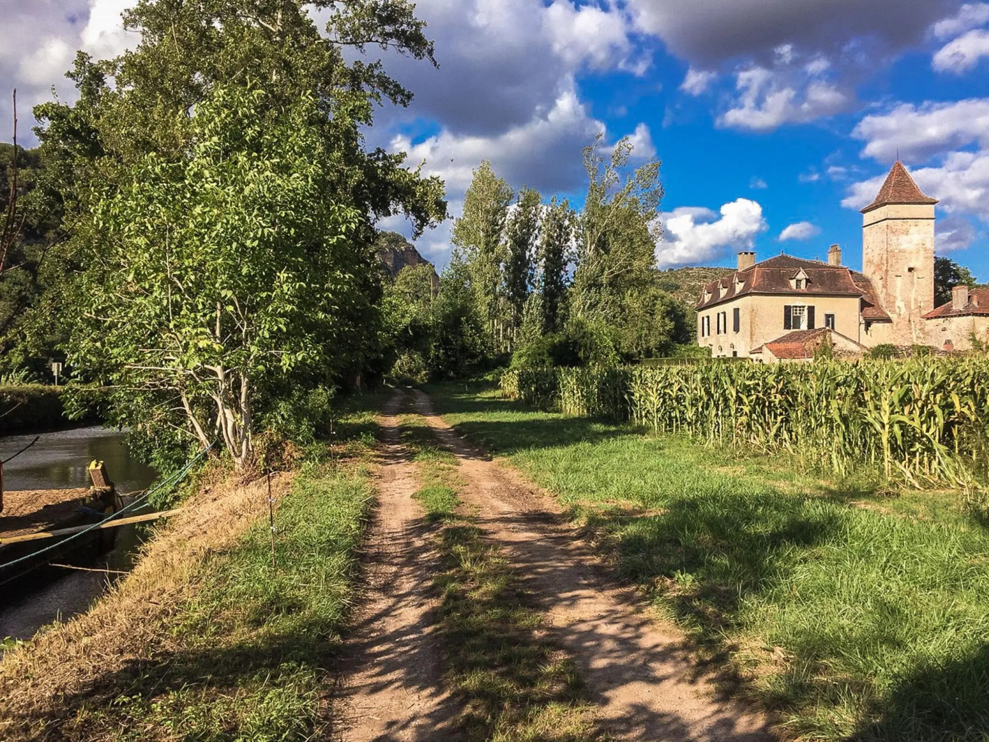 Historic Mansion by the River Lot in Cenevieres