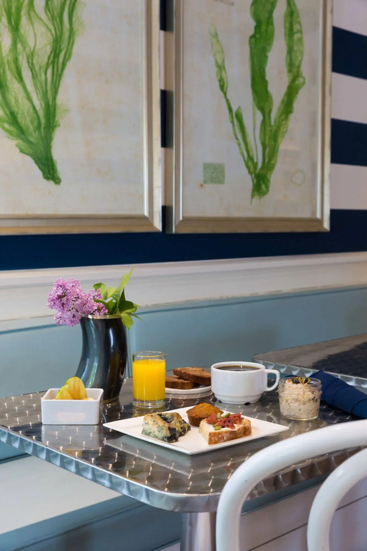 76 Main Ink Press Hotel