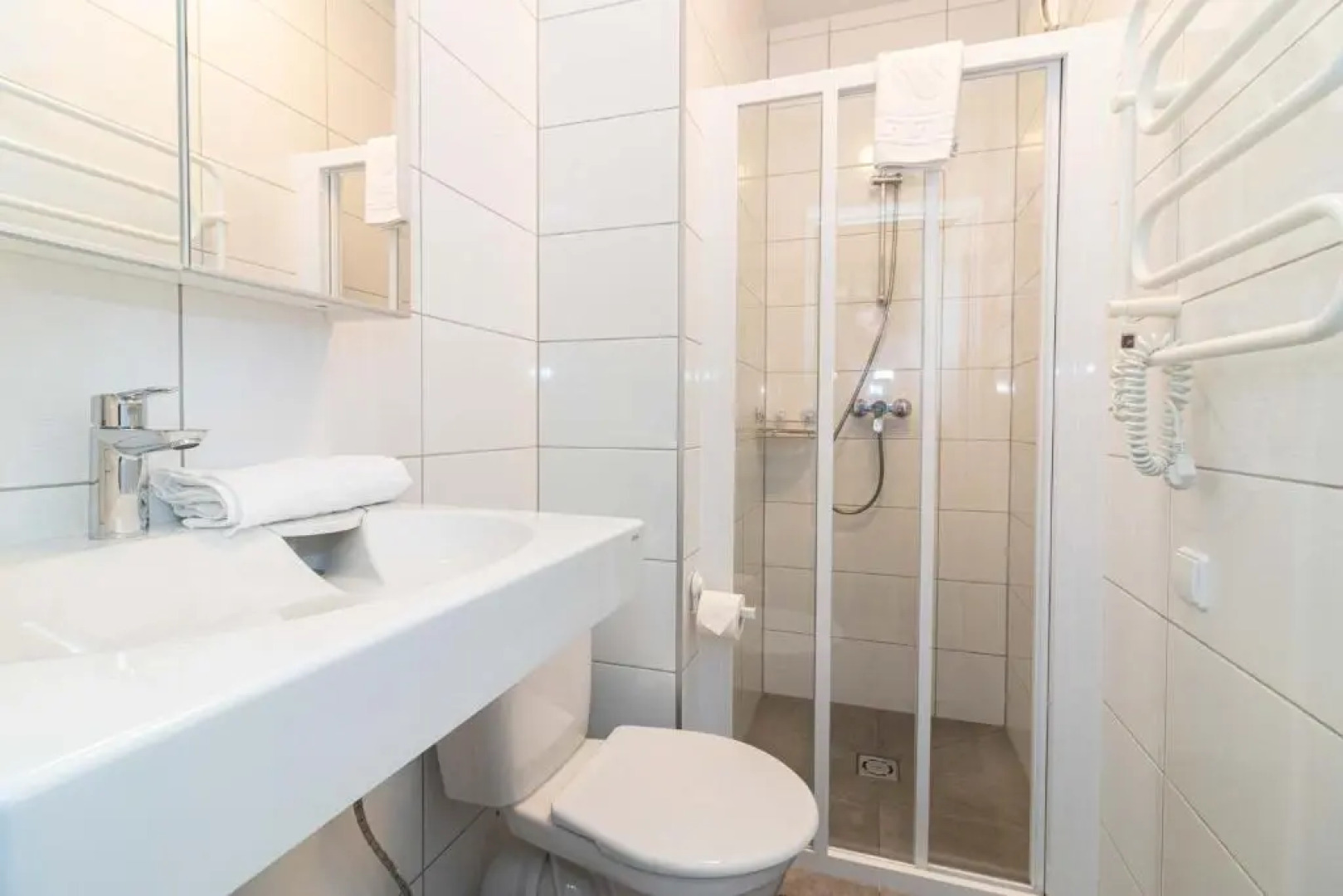 VineWood Apartment, By Cohost