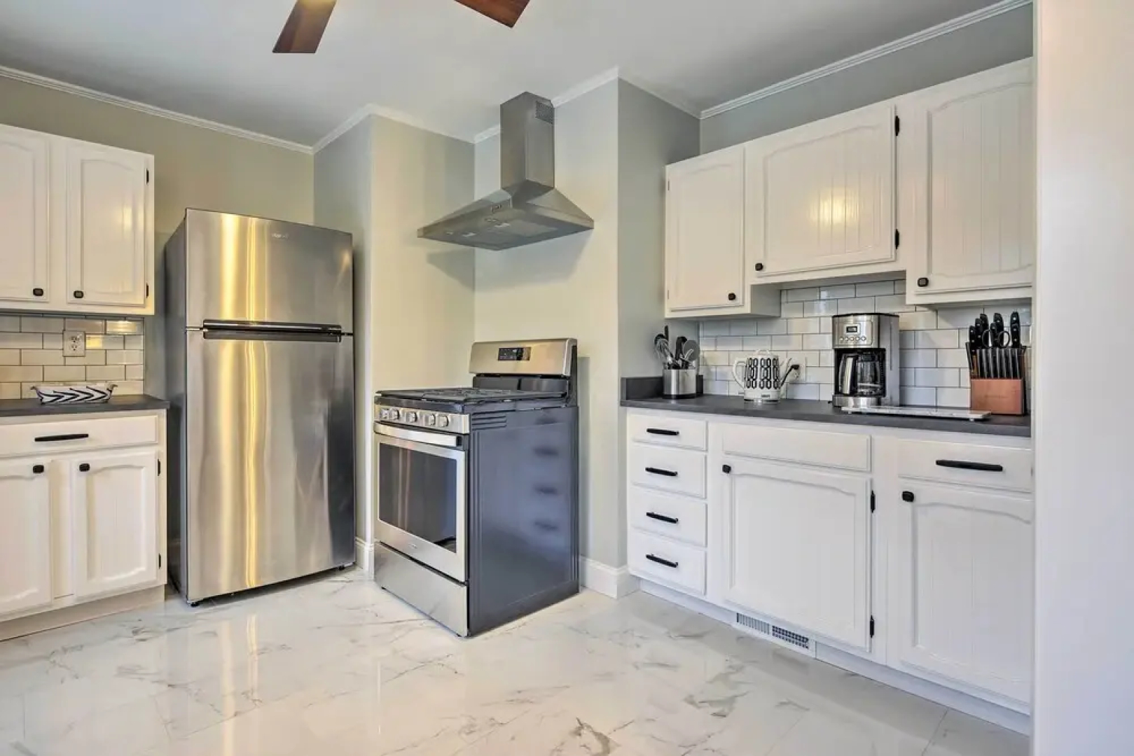 Spacious Getaway W/deck - Walk to Nantucket Sound!
