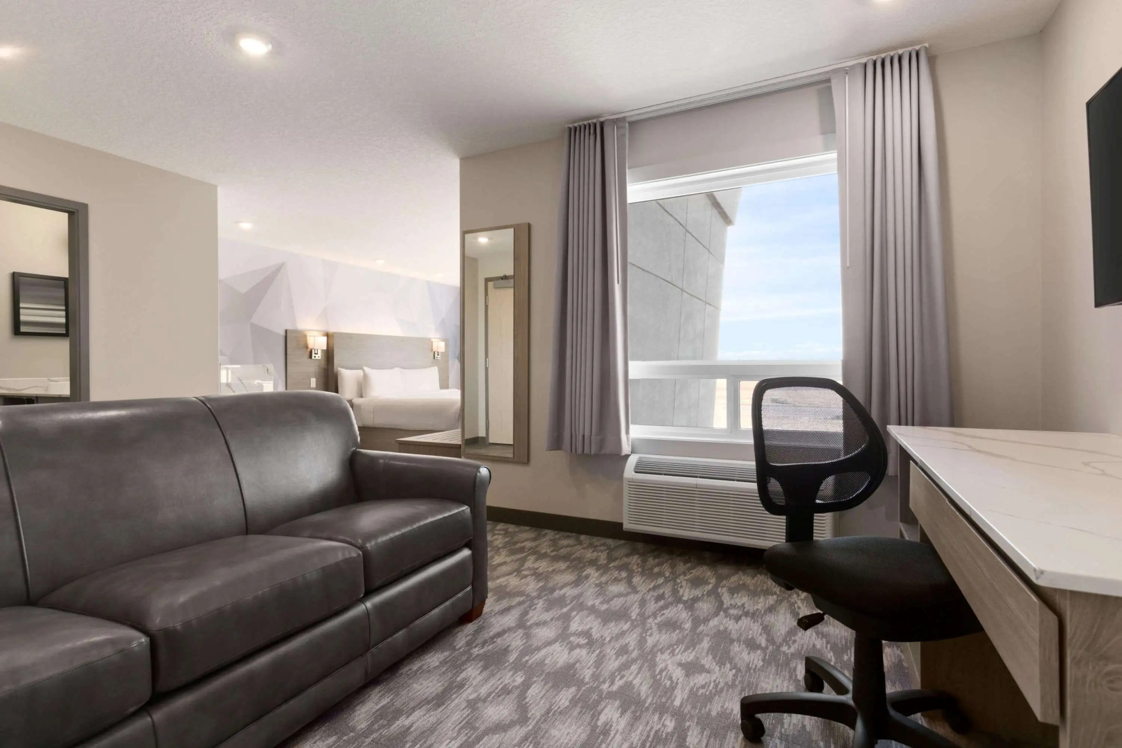 Days Inn by Wyndham Calgary North Balzac