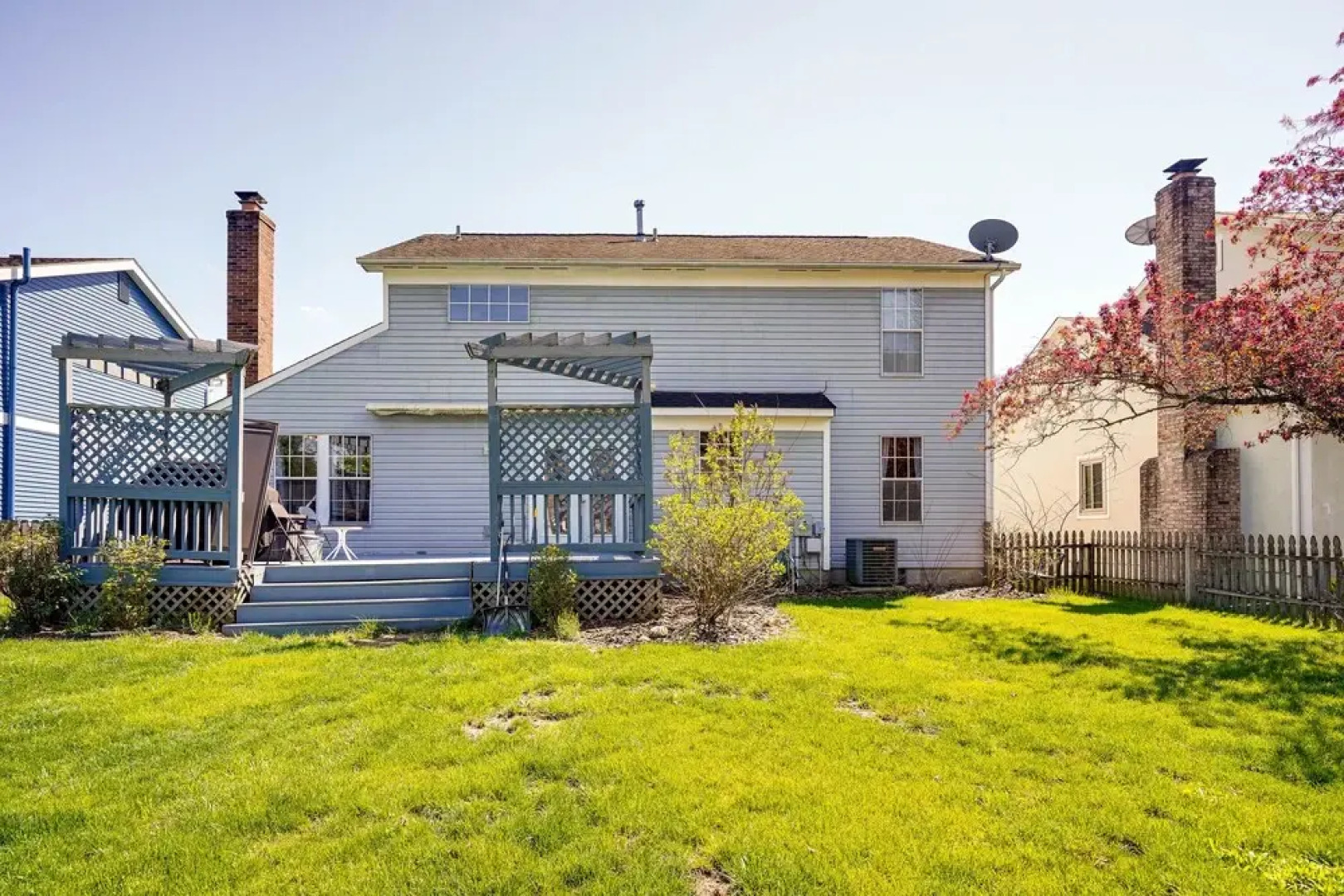 Spacious Home w/ Deck - 9 Mi to Downtown Columbus