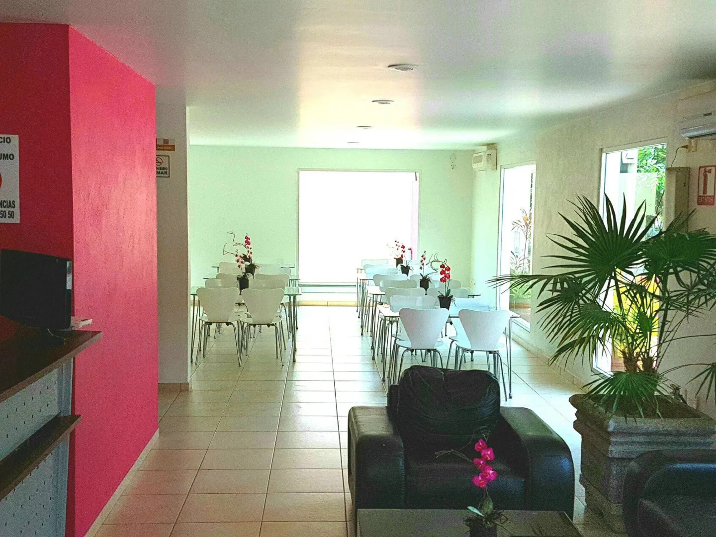 HI Huasteca Inn Hotel