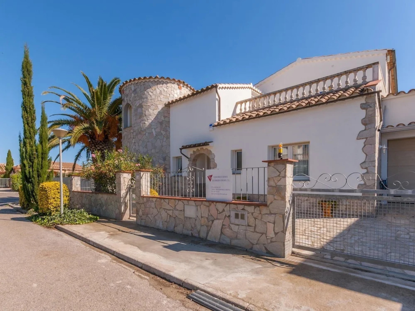 Ravishing Holiday Home near Beach in St. Pere Pescador