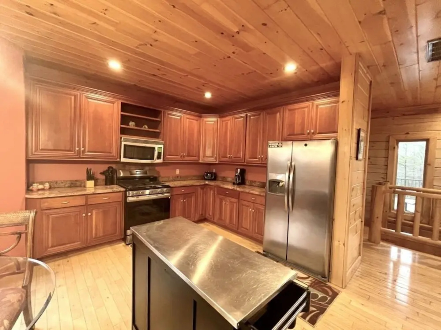 A true log cabin with 360 degree mountain views - Pet and Motorcycle friendly! 5 Bedroom Cabin by RedAwning