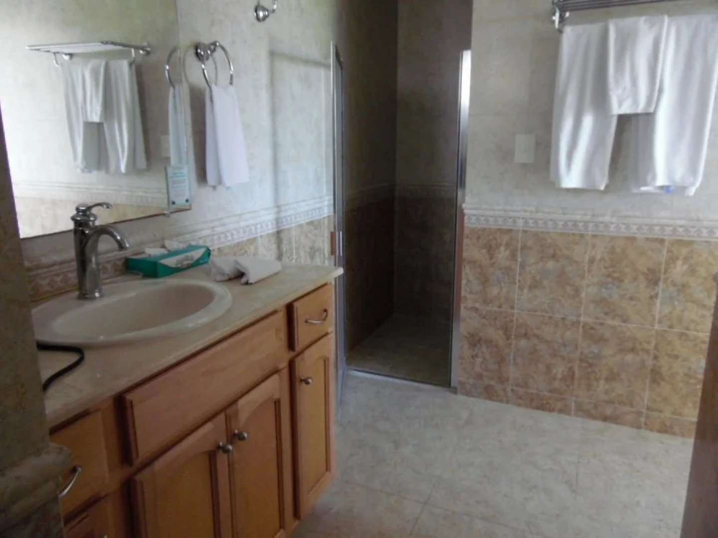 El Cantil Condominiums