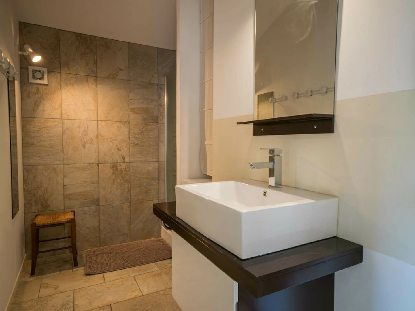 Peaceful Holiday Home Saint-Martin-le-Redon with Pool