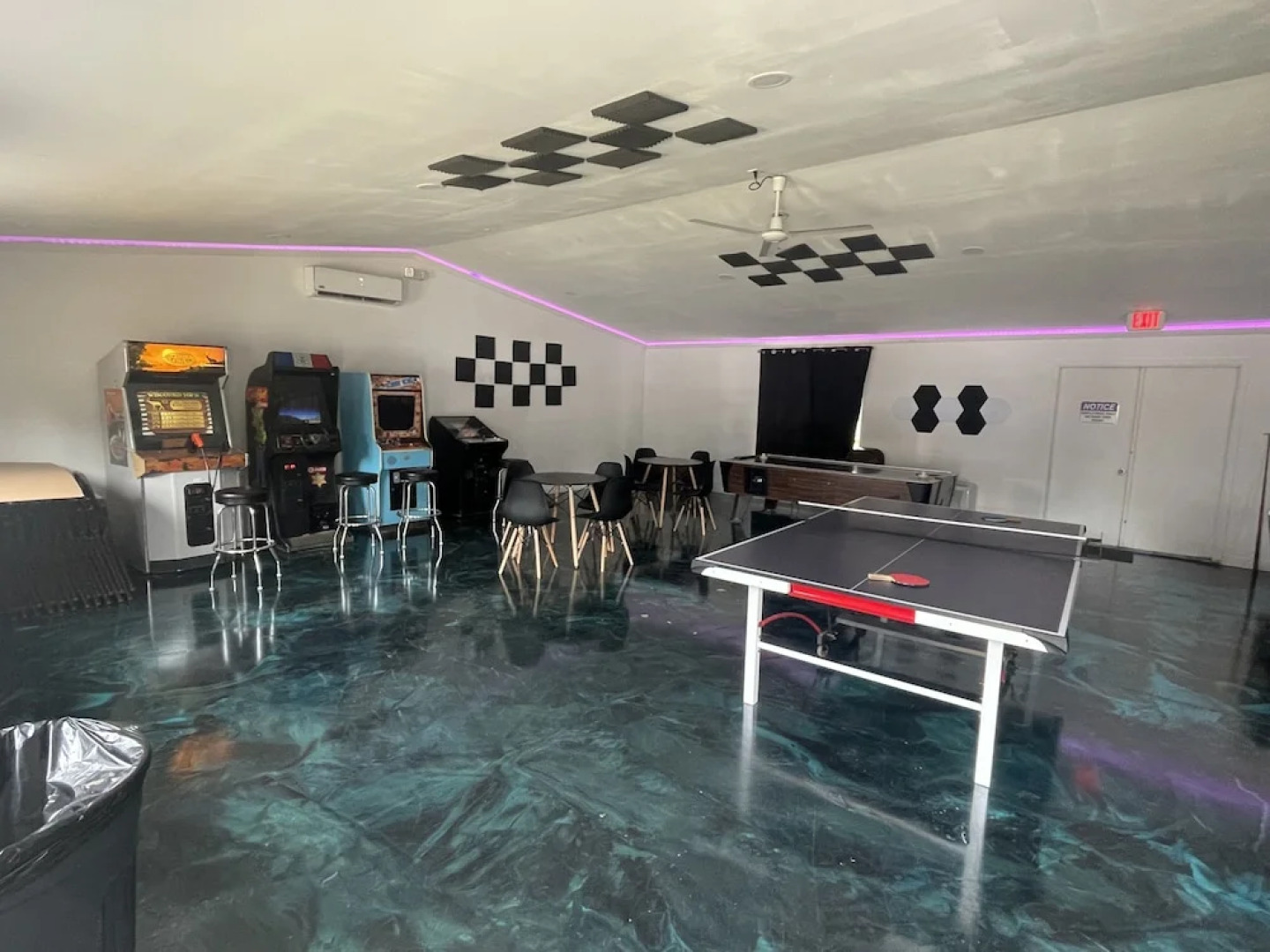 Lake Bluff Inn and Suites