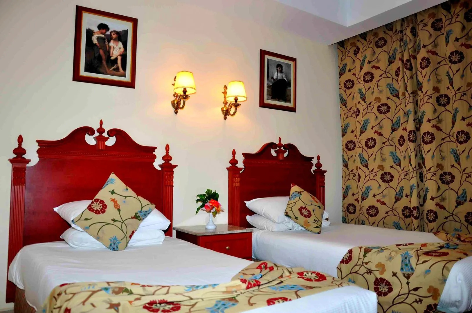 Titanic Palace - Families and Couples only