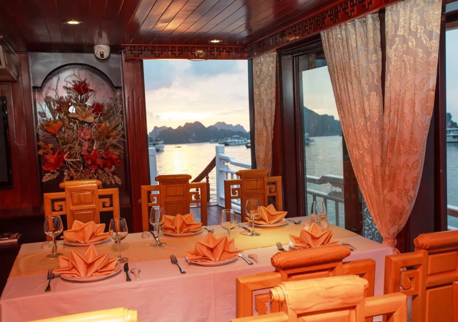 Viola Cruise Halong Bay