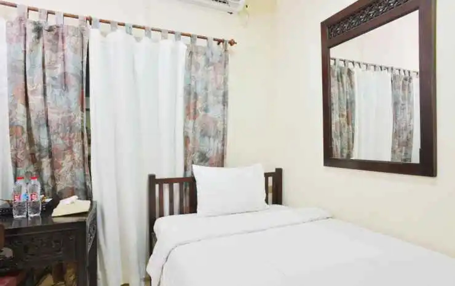 Standard Twin @Lathysha Guest House