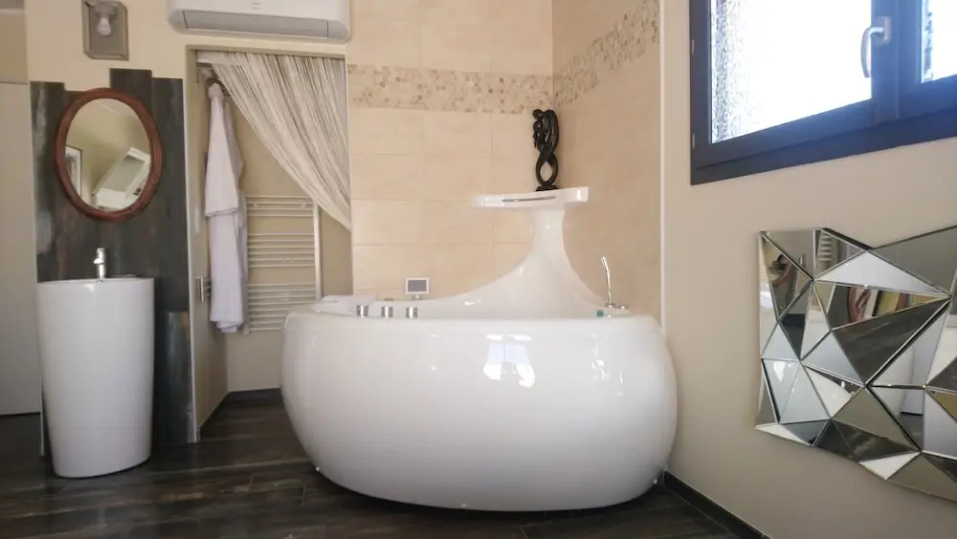 EpicuRooms - Maison d'Hôtes Romantique - Chambres à thème