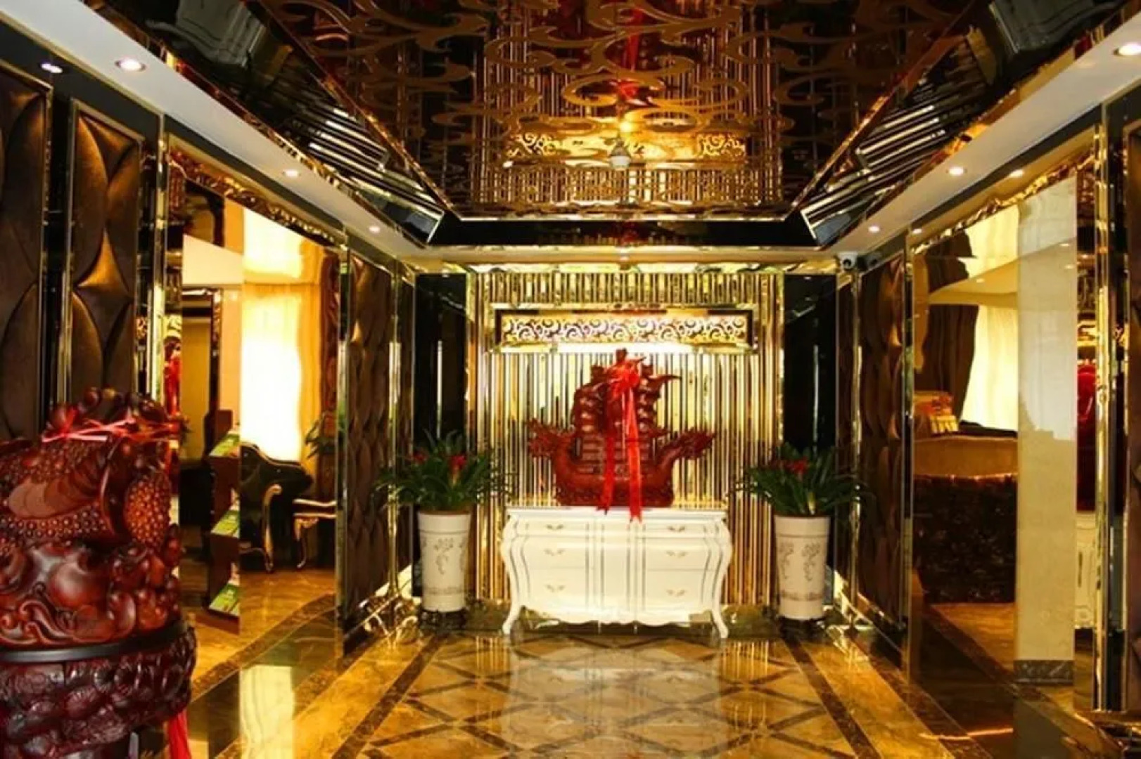 Futaifeng Shishang Hotel