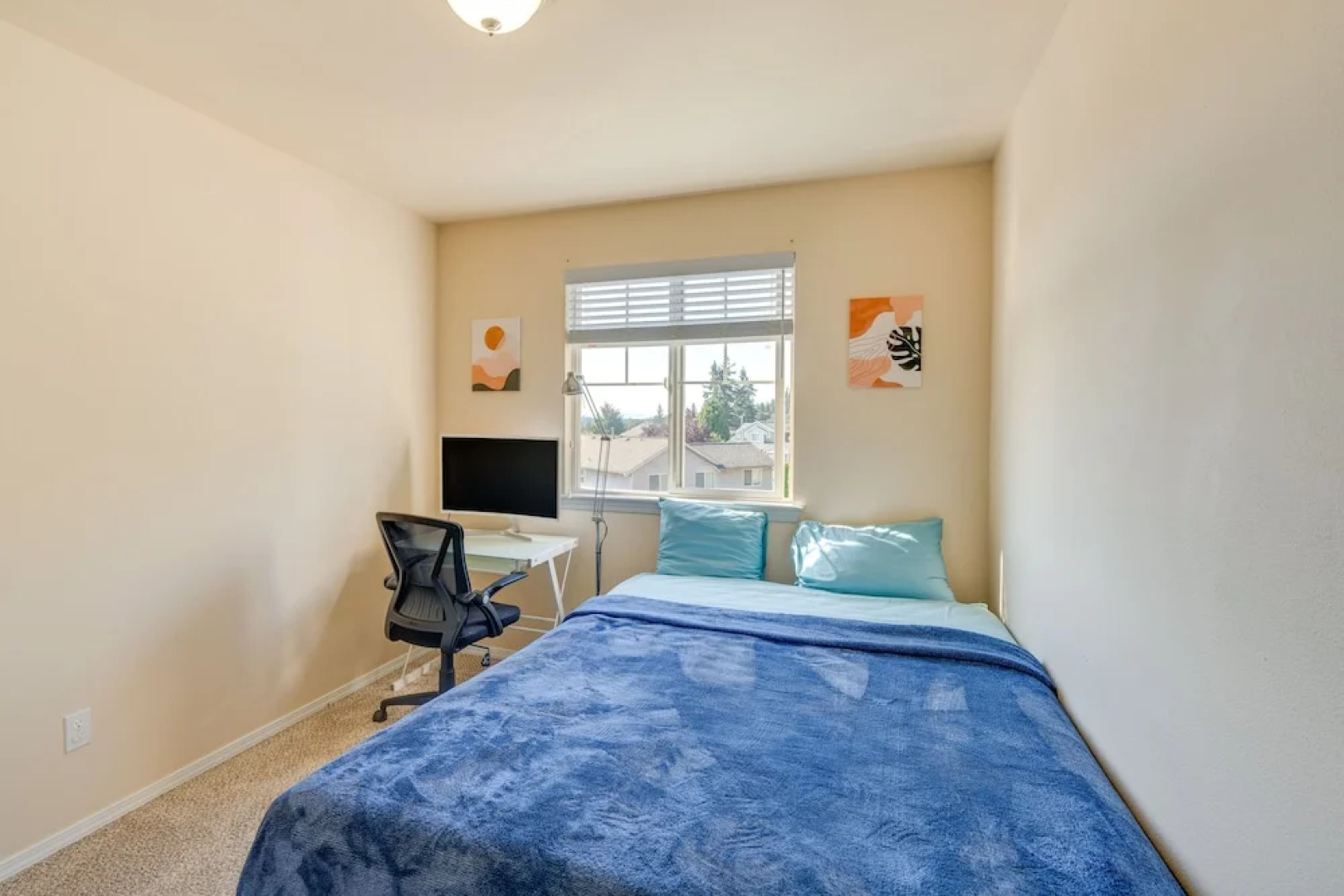 Bothell Retreat: Home Gym, Fireplace & More!