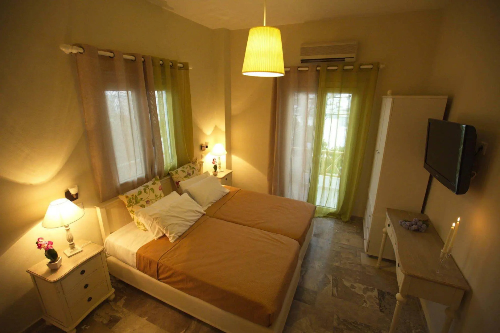 Niriides Luxury Studios