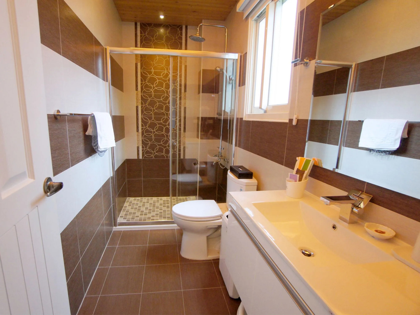 Dancing Butterfly Slide Family Inn