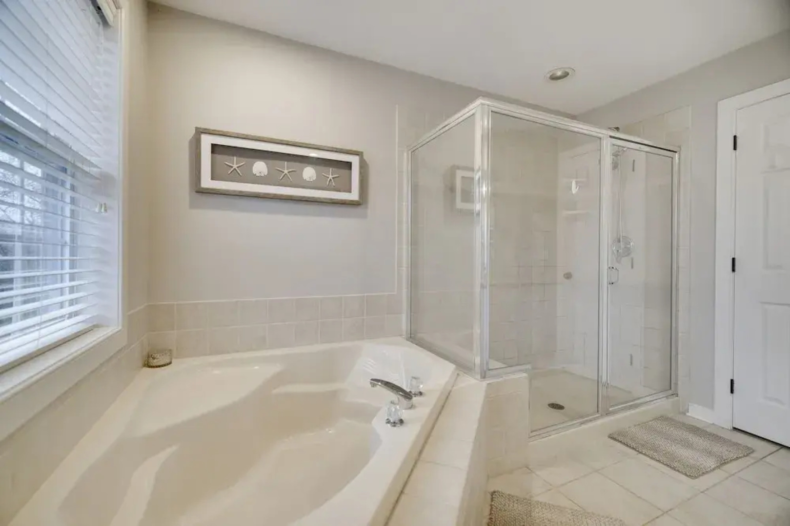 The Nest at Pinecrest by Avantstay Hot Tub Spacious Deck Game Room Fire Pit