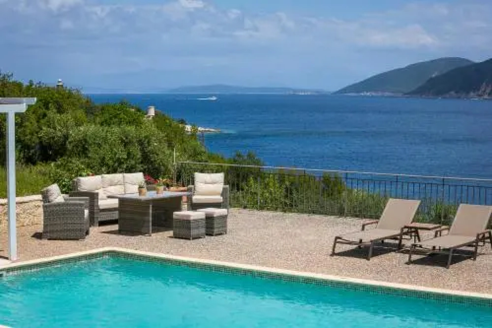 Martini Waterfront Suites