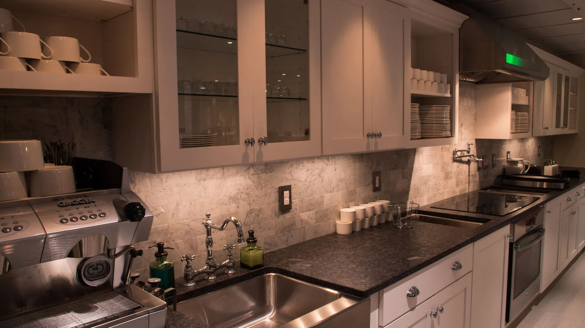 Bella Vista Hotel & Suites