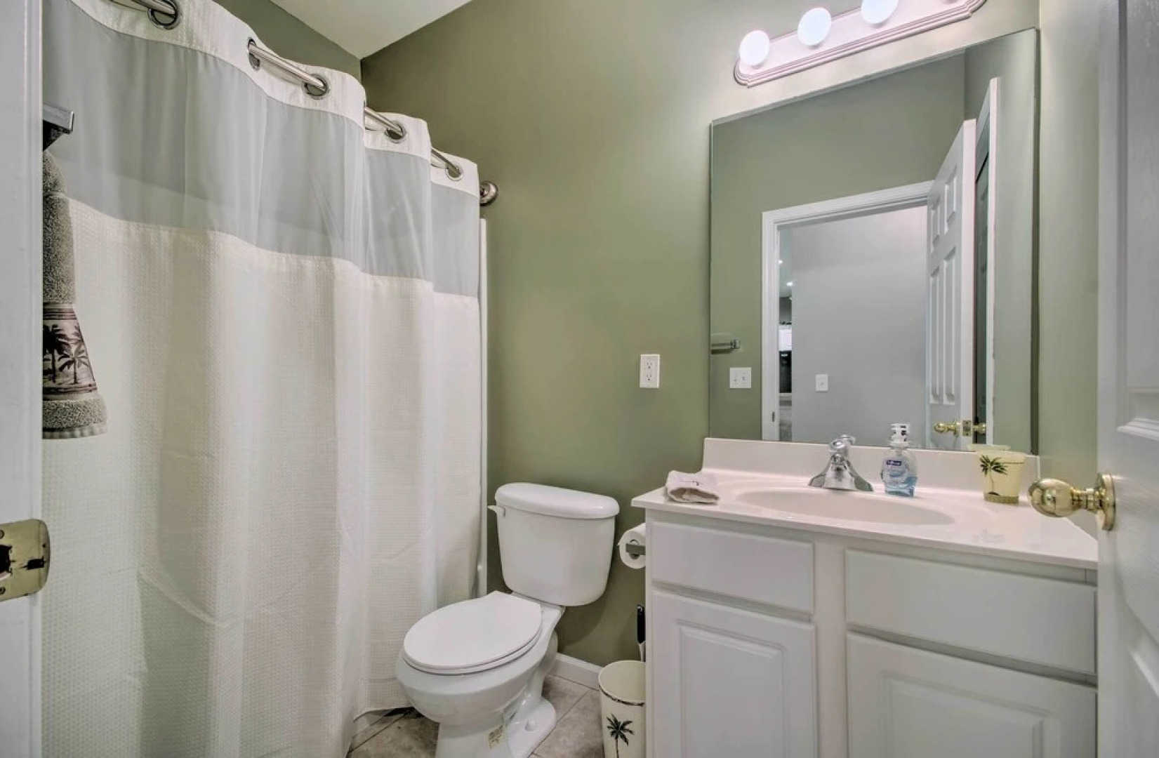 Spacious Lakefront Condo w/ Views in Camdenton!