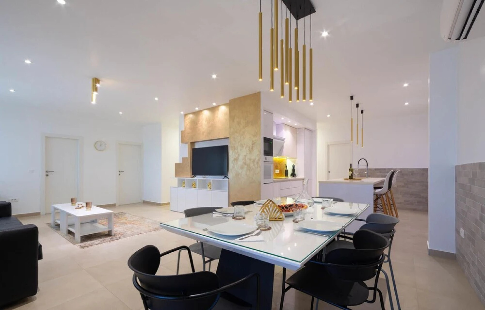 Stunning Apartment in Kastel Gomilica With 3 Bedrooms, Jacuzzi and Wifi