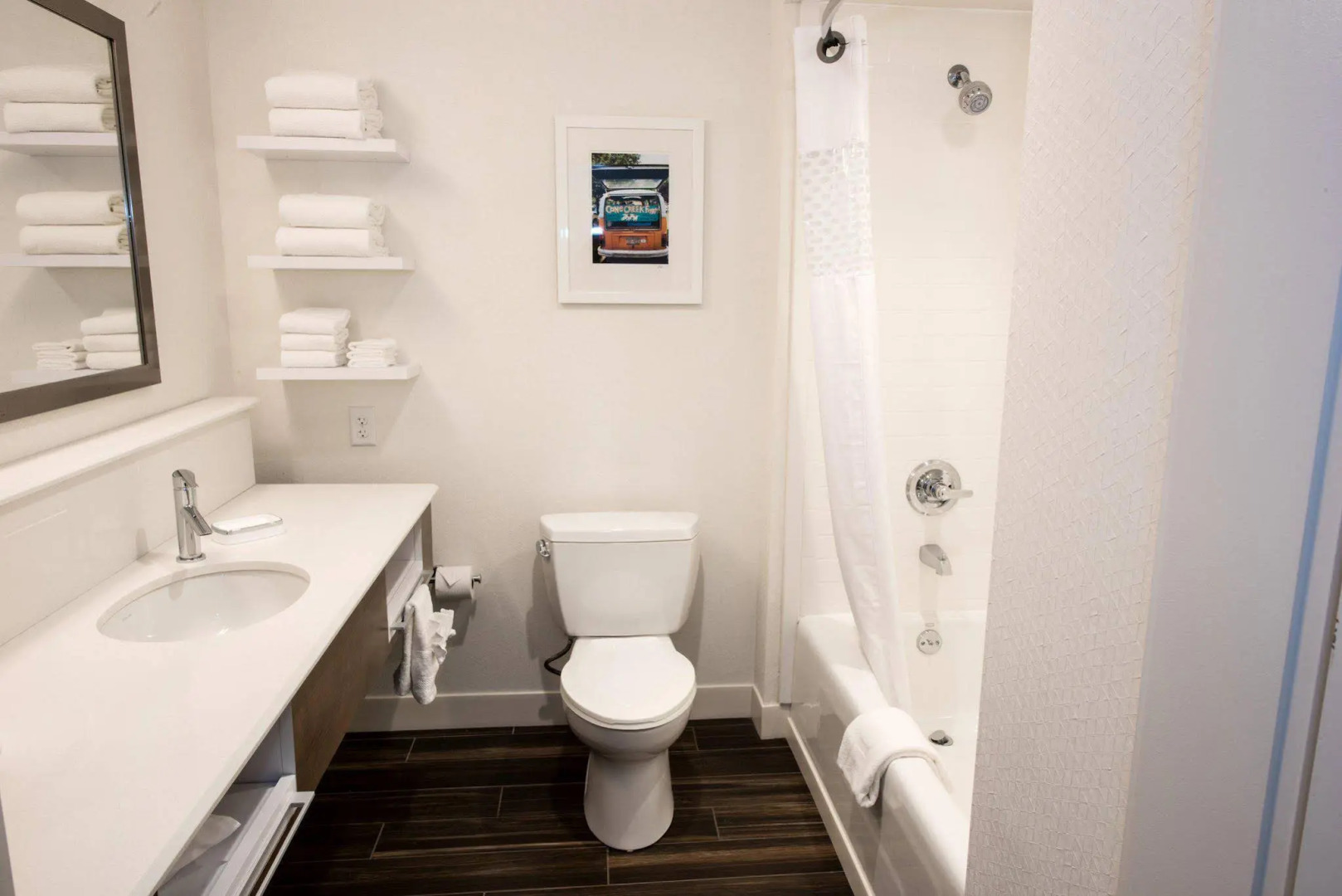 Holiday Inn Express-Western Avenue University