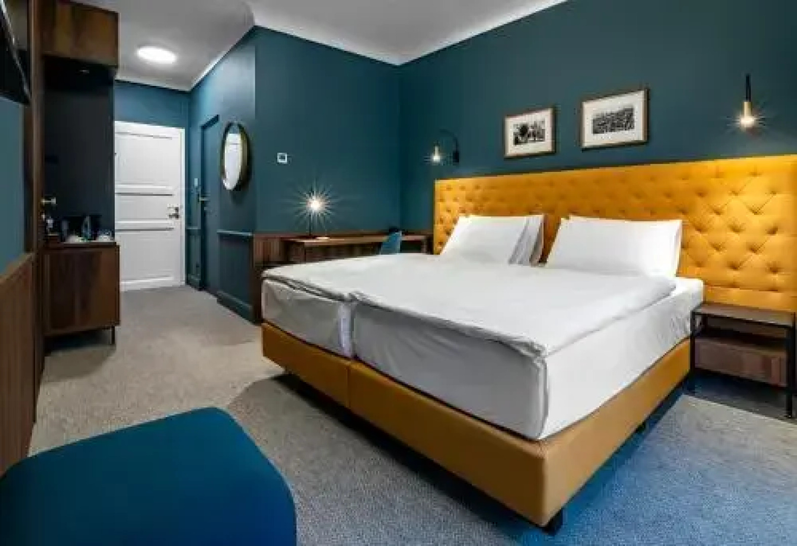 Golden Ship Hotel / Aranyhajo Fogado