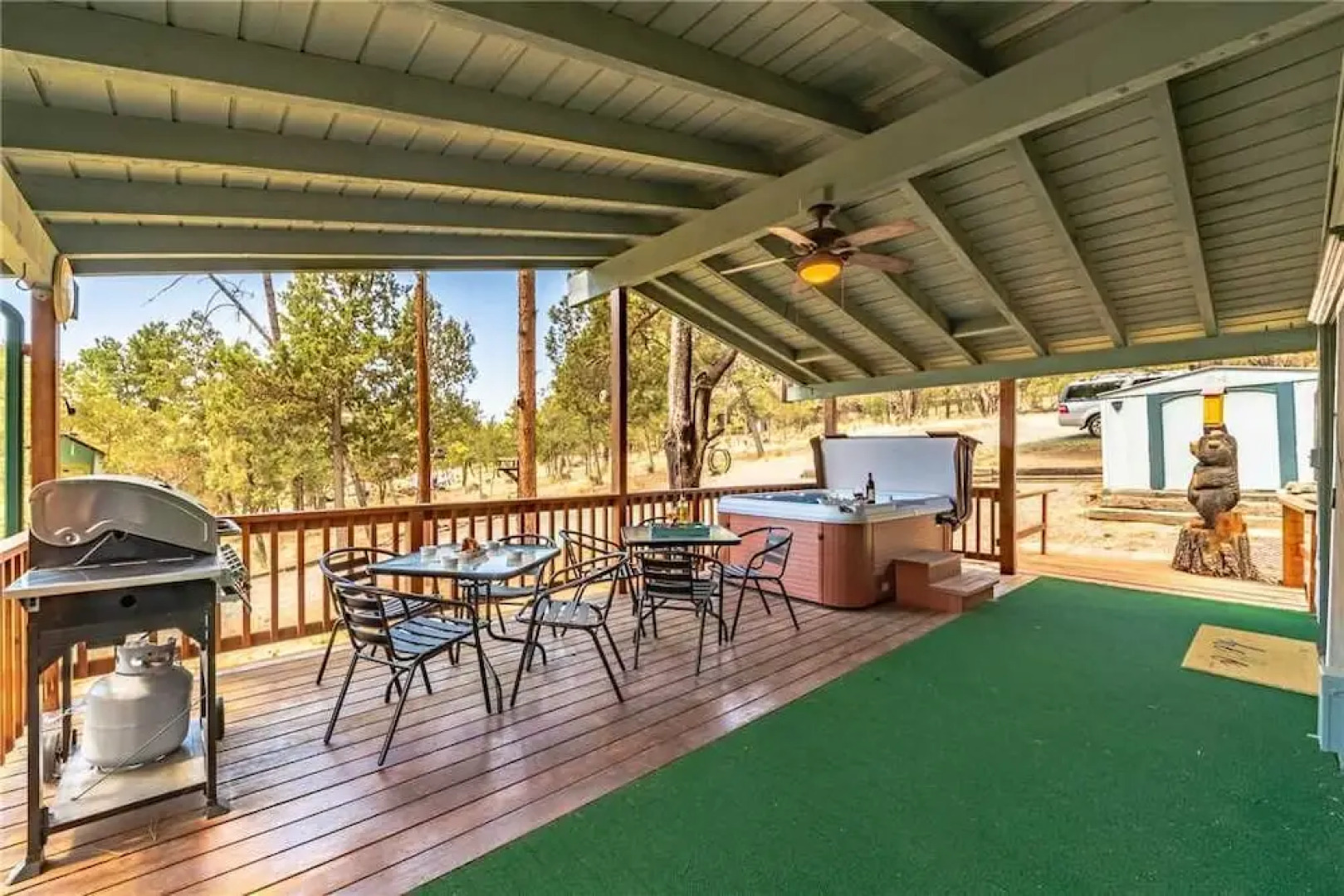 Wild Horse Retreat - Two Bedroom Cabin with Hot Tub